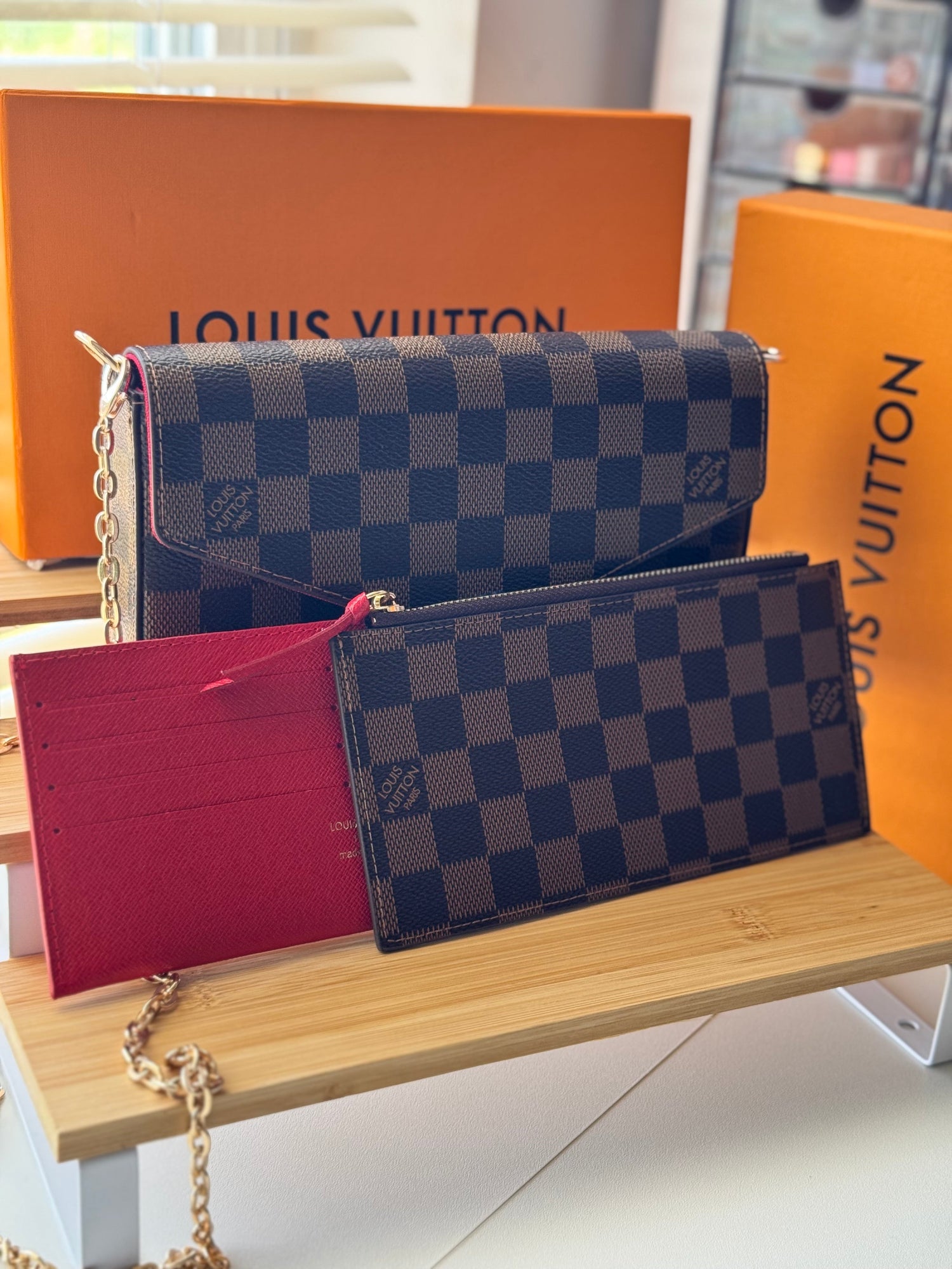 👜 HANDBAGS & TOTE BAGS